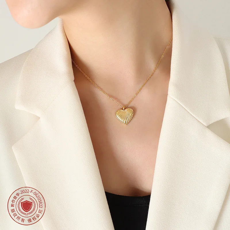 Love Stripe Peach Heart Titanium Steel Plated 18k Gold Necklace Collarbone Chain New Temperament
Love Stripe Peach Heart Titanium Steel Plated 18k Gold Necklace Collarbone Chain New Temperament