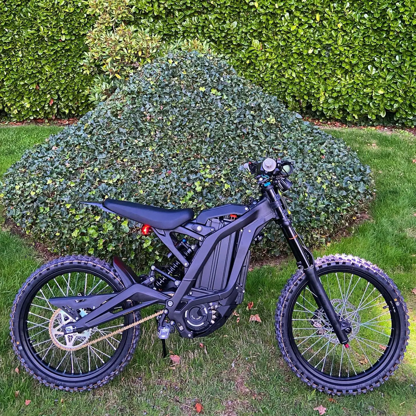 2023 NEW Sur Ron Light Bee X 60V 6000W 5400W full suspensi0n sport mountain bike Available Hot
2023 NEW Sur Ron Light Bee X 60V 6000W 5400W full suspensi0n sport mountain bike Available Hot