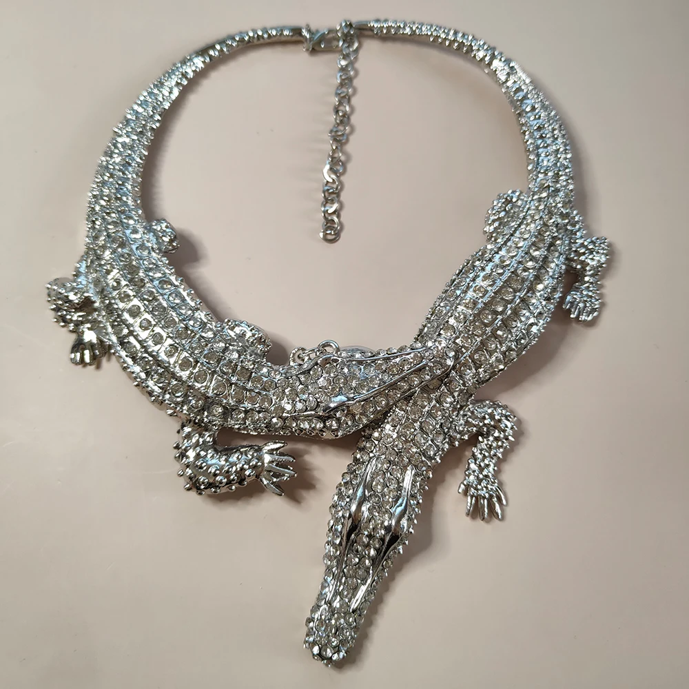 Costume Jewelry Silver Gold Color Metal Large Chunky Crystal Rhinestone Crocodile Alligator Choker Statement Necklace for Women
Costume Jewelry Silver Gold Color Metal Large Chunky Crystal Rhinestone Crocodile Alligator Choker Statement Necklace for Women