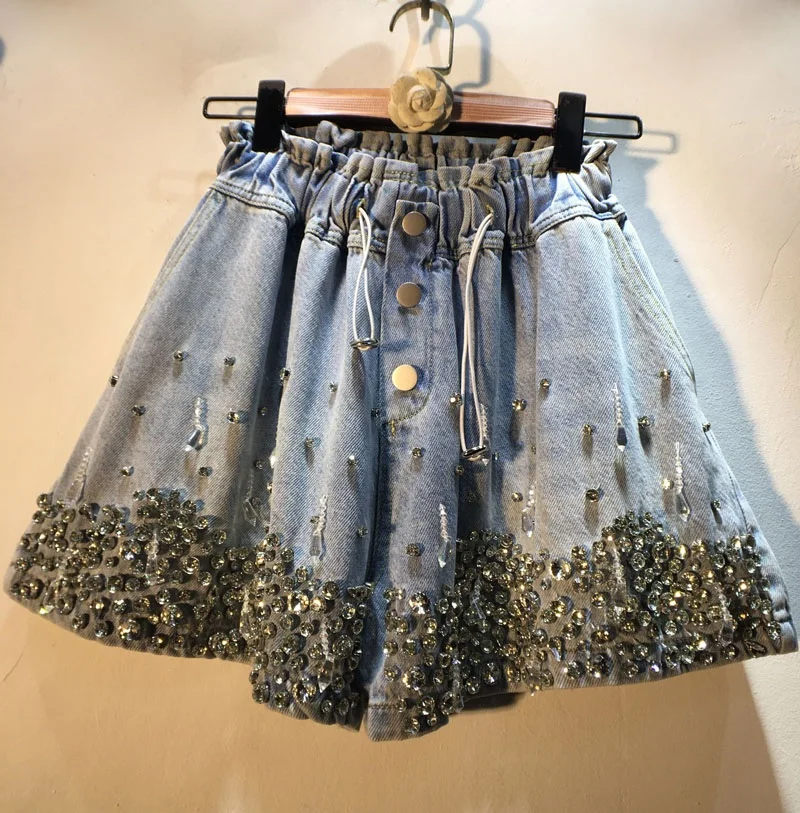 Luxury Water Drill Beading Women Summer Hot Shorts 2023 New Fashion Taseel Diamonds Wide Leg Pants Elastic Waist A-line Shorts
Luxury Water Drill Beading Women Summer Hot Shorts 2023 New Fashion Taseel Diamonds Wide Leg Pants Elastic Waist A-line Shorts