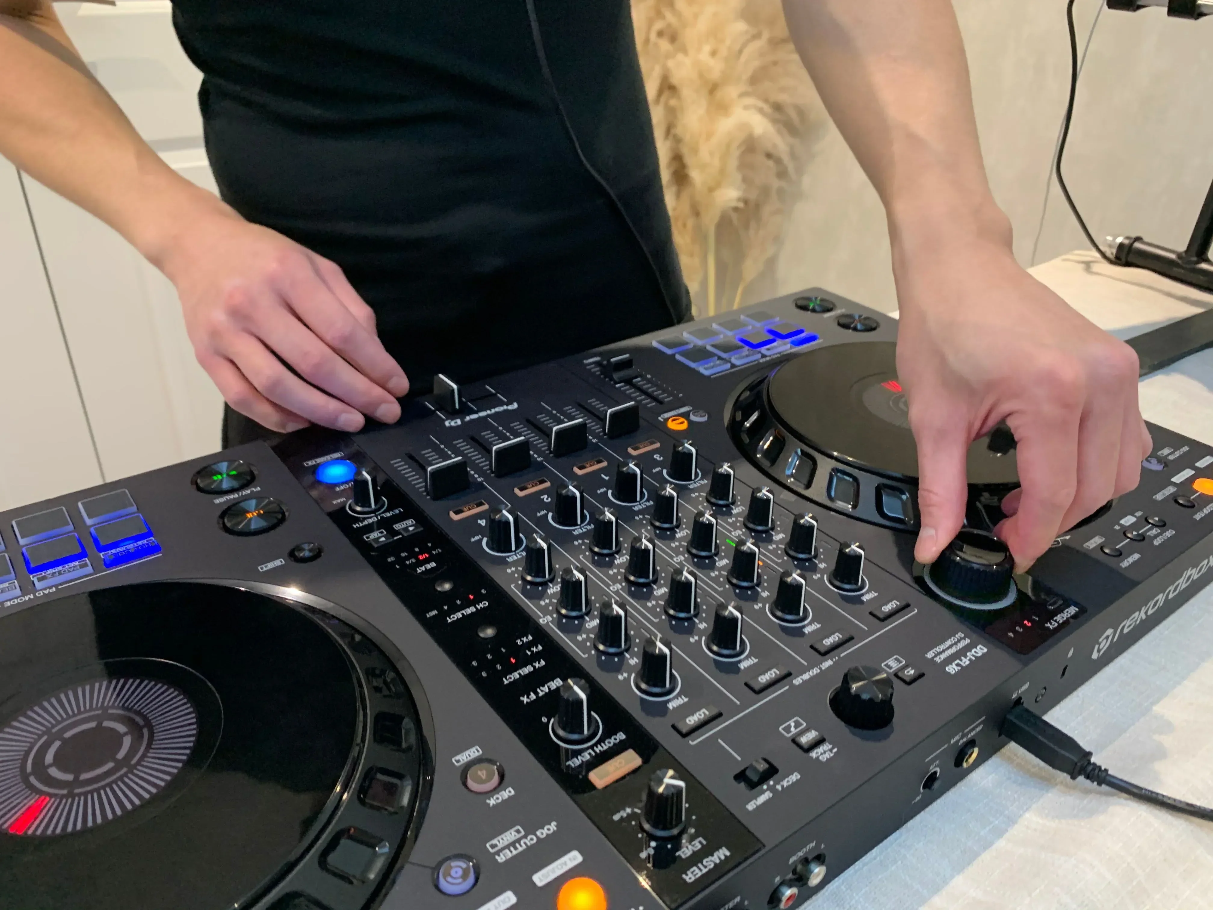 

SUMMER SALES DISCOUNT ON 2022 Pioneer DJ DDJ-FLX6 4-deck Rekordbox and Serato DJ Controller