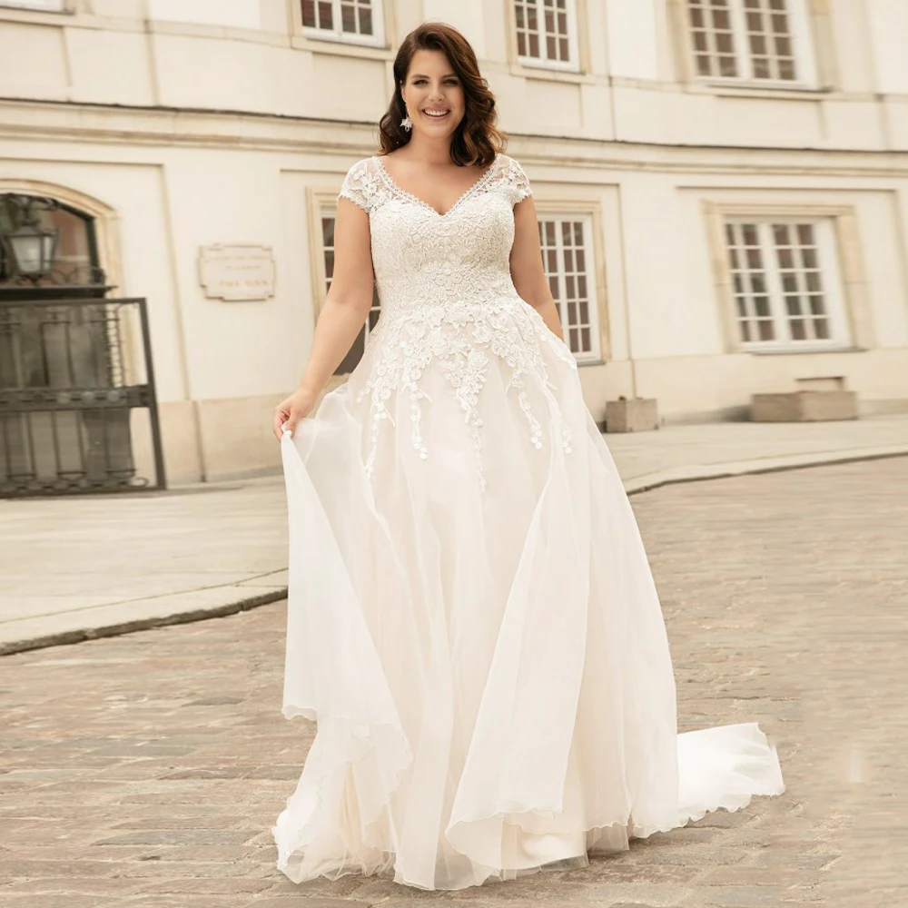 2023 Plus Size Wedding Dresses Cap Sleeve V Neck A Line Boho Bridal Gowns Back Lace-up Vestido De Noiva Corset Robe Mariée فسات
2023 Plus Size Wedding Dresses Cap Sleeve V Neck A Line Boho Bridal Gowns Back Lace-up Vestido De Noiva Corset Robe Mariée فسات