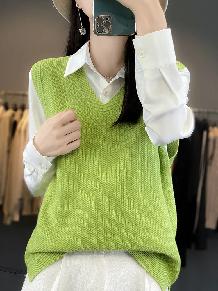 

Fashion Merino Wool Women's Sweaters Vest Solid Loose V-Neck Sleeveless Short Knitted Pullovers Vests New In Knitwear Outerwears