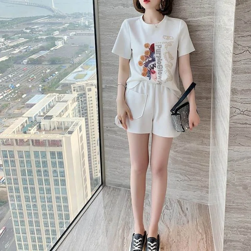 Shorts Set Summer Nail Bead Hot Drill Vintage Short Sleeve T-shirt Shorts Tracksuit Two Piece Set Korean Style Casual Women Suit
Shorts Set Summer Nail Bead Hot Drill Vintage Short Sleeve T-shirt Shorts Tracksuit Two Piece Set Korean Style Casual Women Suit