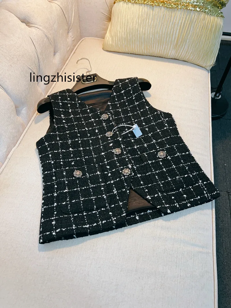 Women Wool Tank Top French Vintage Elegant Black Plaid Slim Sleeveless Coat Ladies Top Quality Woolen Outerwear New Arrive
Women Wool Tank Top French Vintage Elegant Black Plaid Slim Sleeveless Coat Ladies Top Quality Woolen Outerwear New Arrive