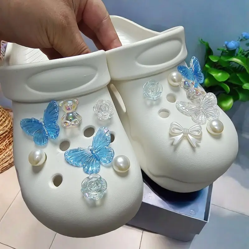 Whole Set Hot Sale DIY Hole Shoes Charms Butterfly Pearl Camellia Accessories Designer Quality Garden Shoe Decoration Girl Gift
Whole Set Hot Sale DIY Hole Shoes Charms Butterfly Pearl Camellia Accessories Designer Quality Garden Shoe Decoration Girl Gift