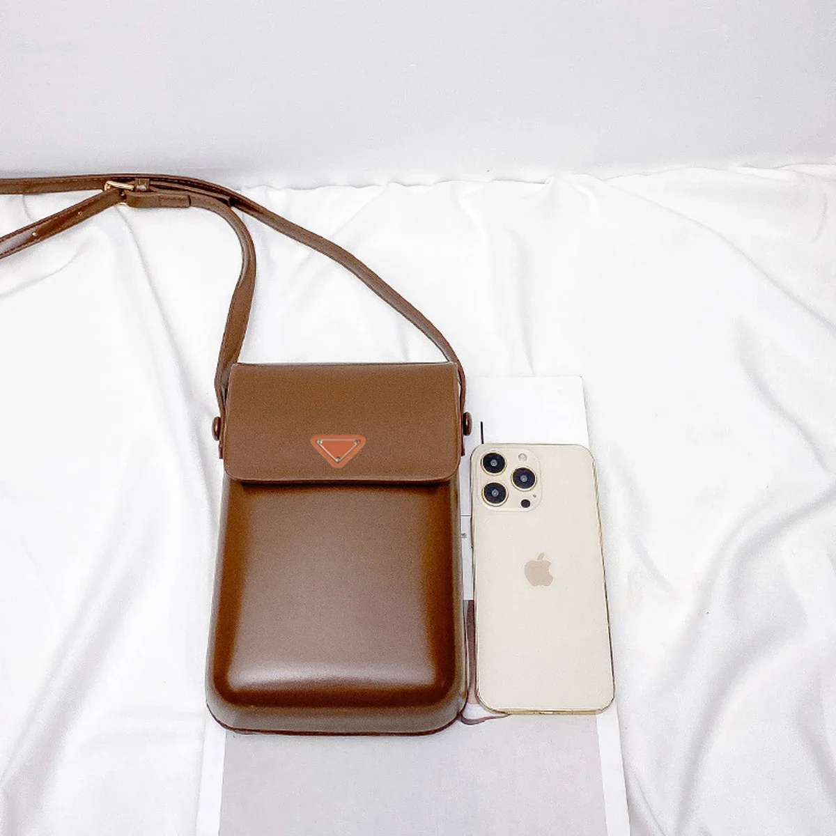 PD versatile simple energy bag with logo women's crossbody new retro men's and women's mini bag
PD versatile simple energy bag with logo women's crossbody new retro men's and women's mini bag