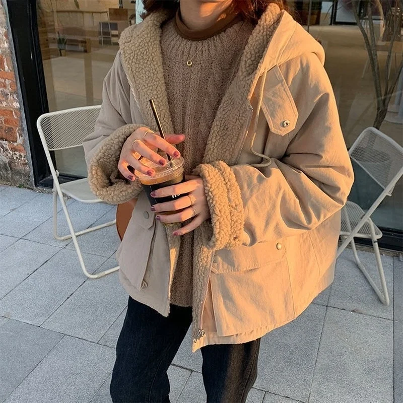 2022 autumn and winter new thick double-sided wear lamb hair trend coat women's loose fashion new Harajuku tooling cotton coat
2022 autumn and winter new thick double-sided wear lamb hair trend coat women's loose fashion new Harajuku tooling cotton coat