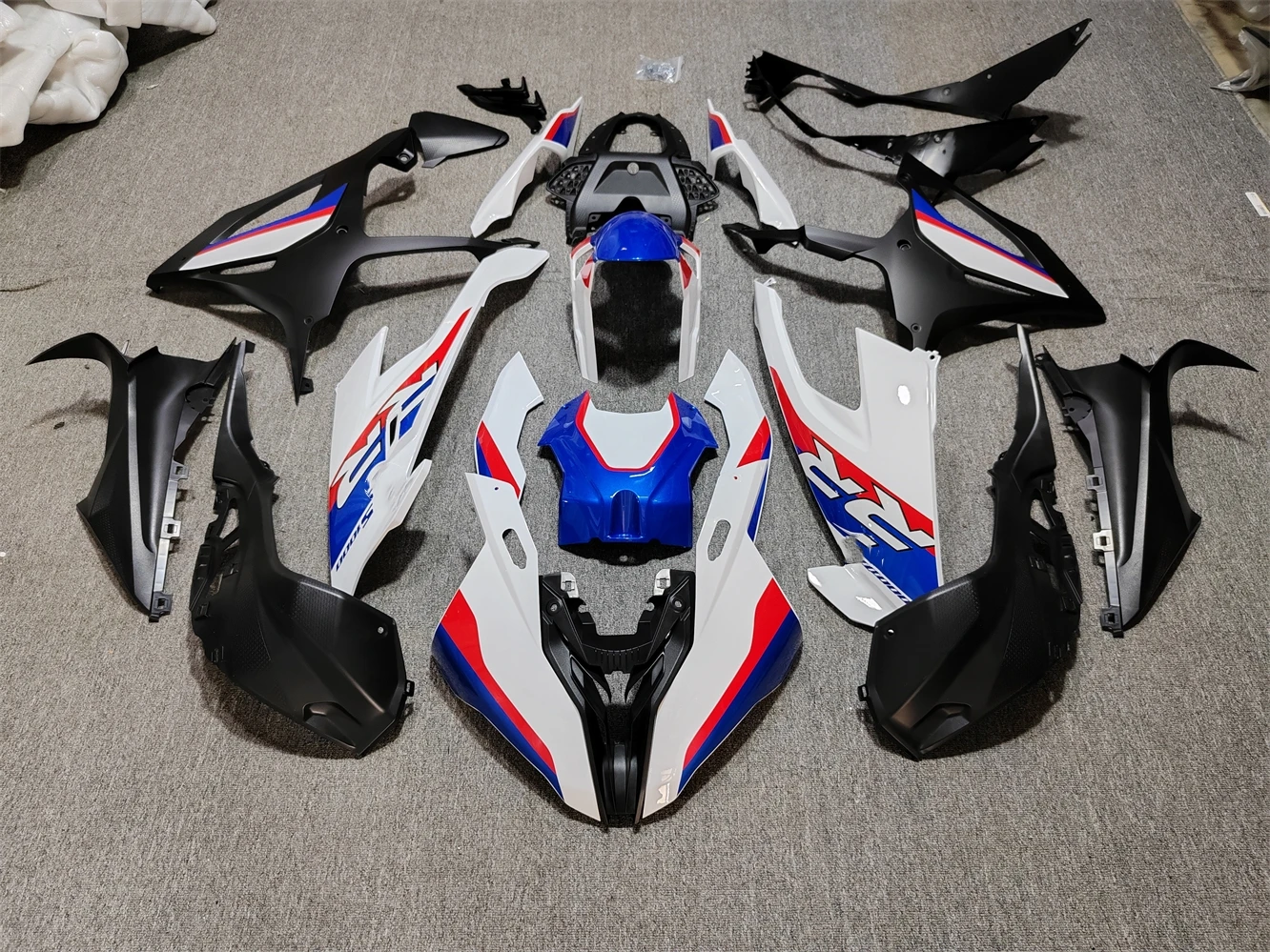 Комплект обтекателей для мотоцикла, подходит для S1000RR 19-22 лет S1000 2019 2020 2021 2022, обтекатель красного, синего, белого цветов
Комплект обтекателей для мотоцикла, подходит для S1000RR 19-22 лет S1000 2019 2020 2021 2022, обтекатель красного, синего, белого цветов
