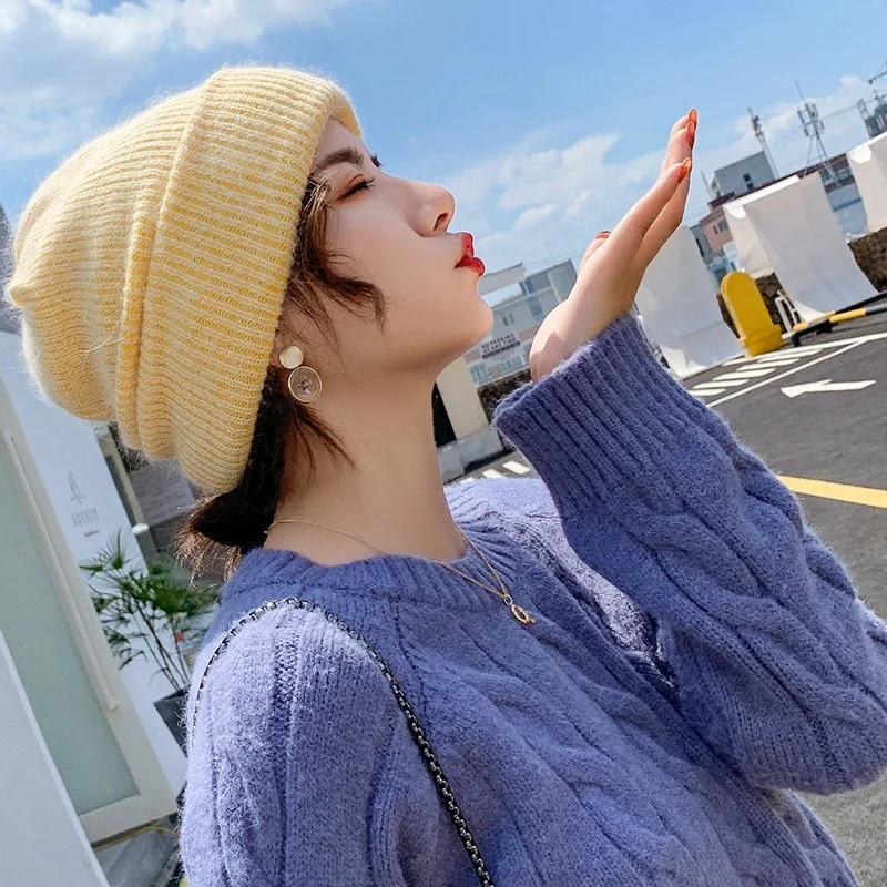 Модная вязаная шерстяная шапка женская однотонная японская универсальная теплая утепленная шапка на осень и зиму 
Модная вязаная шерстяная шапка женская однотонная японская универсальная теплая утепленная шапка на осень и зиму