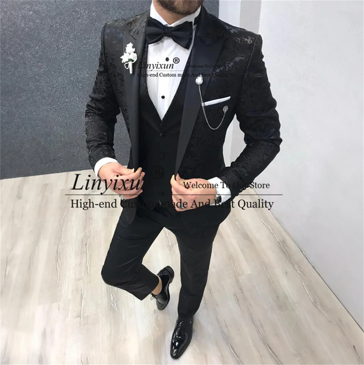 

Black Jacquard Formal Suits For Men Peaked Lapel Groom Tuxedo 3 Pieces Sets Bridegroom Prom Blazers Outfit Wedding Costume Homme
