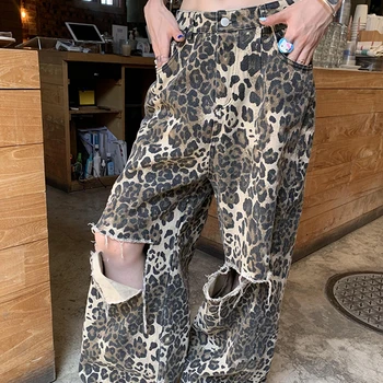 Calças Capri Jeans Baggy Femininas no Estilo Y2k: Estilo Retro e Conforto Casual 10 TWOTWINSTYLE Leopard Ripped Wide Leg Jeans For Women High Waist Patchwork Button Loose Fashion Denim Pant Female Clothing New