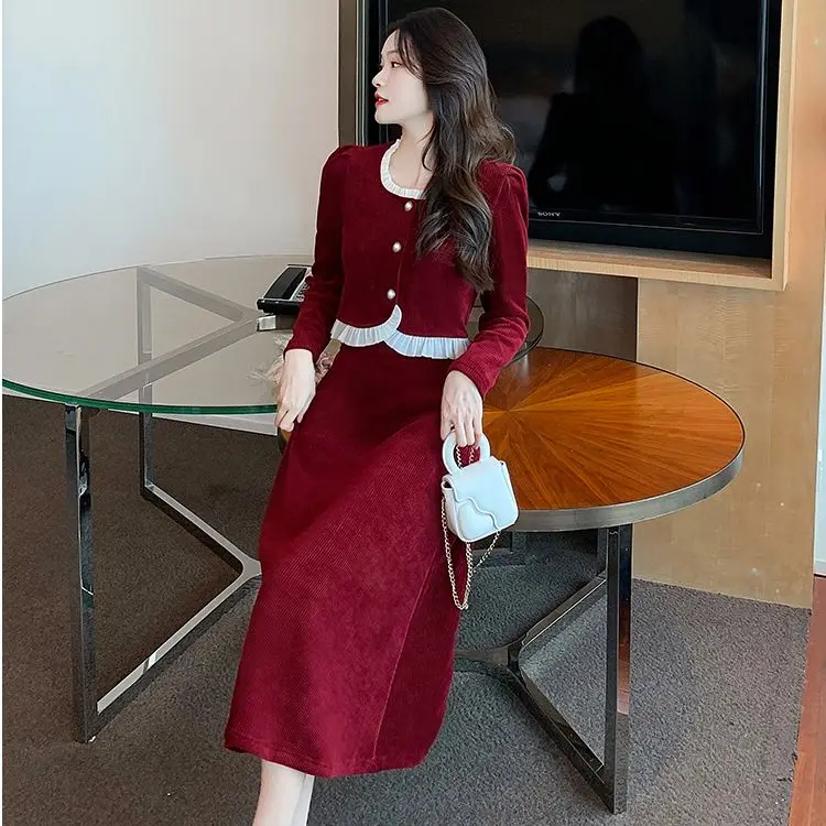2023 Autumn and Winter Square Collar Ear Edge Women Suit Jacket Age-reducing Top Long Skirt Elegant Lady Two-piece Corduroy Set
2023 Autumn and Winter Square Collar Ear Edge Women Suit Jacket Age-reducing Top Long Skirt Elegant Lady Two-piece Corduroy Set