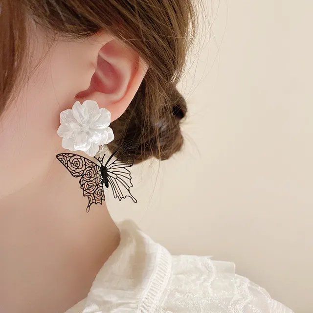 Boucles d'oreilles pendantes papillon évidées pour femmes, fleur blanche tendance, mode coréenne, pas cher, bijoux de fête, nouveau design, vente en gros 2