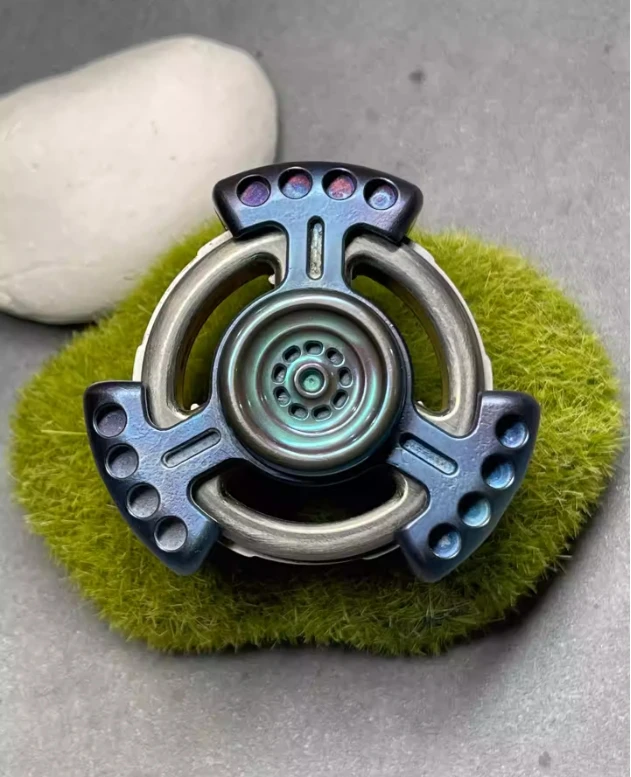 

USED EDC T-Max curvature engine Titanium storm gyroscope Decompression toys