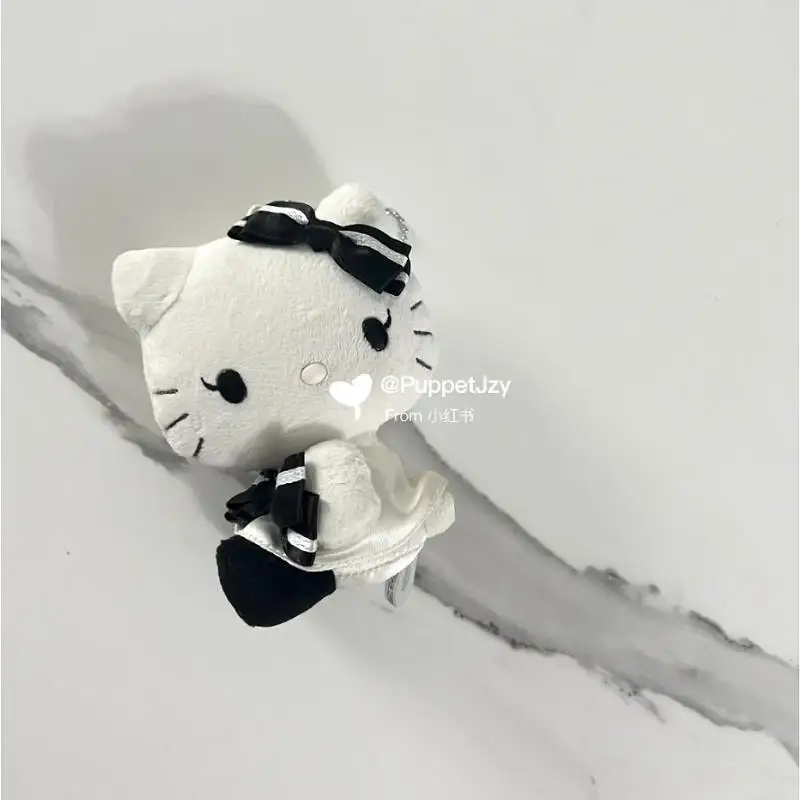 Подвеска в виде сумки Hello Kitty Sanrio в стиле Хепберн, милая плюшевая кукла, сумка для книг, брелок, милый аниме подарок для девочки 
Подвеска в виде сумки Hello Kitty Sanrio в стиле Хепберн, милая плюшевая кукла, сумка для книг, брелок, милый аниме подарок для девочки