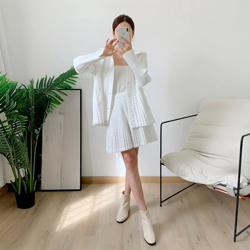 Shorts Suit Women 2022 Fall Winter New Turn Down Collar Long Sleeved Single Breasted Jacket + Wide Leg Shorts Thick Miyake Pleat
Shorts Suit Women 2022 Fall Winter New Turn Down Collar Long Sleeved Single Breasted Jacket + Wide Leg Shorts Thick Miyake Pleat