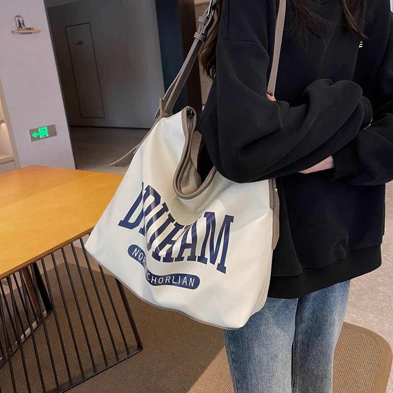 Simple Casual Trend Single Shoulder Crossbody Bag Fashion Pure Color Hundred PU Leather Ladies Large Capacity Commuter Tote Bags
Simple Casual Trend Single Shoulder Crossbody Bag Fashion Pure Color Hundred PU Leather Ladies Large Capacity Commuter Tote Bags