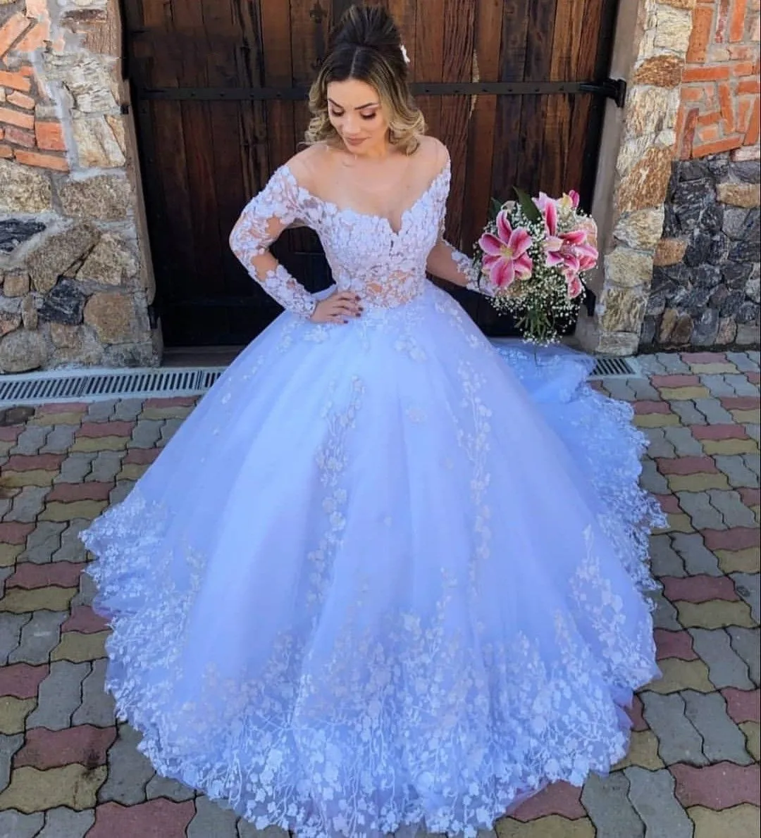 White Princess Ball Gown Wedding Dress 2023 Lace Appliques Long Sleeves Wedding Gowns Plus Size Robe De Mariee
White Princess Ball Gown Wedding Dress 2023 Lace Appliques Long Sleeves Wedding Gowns Plus Size Robe De Mariee