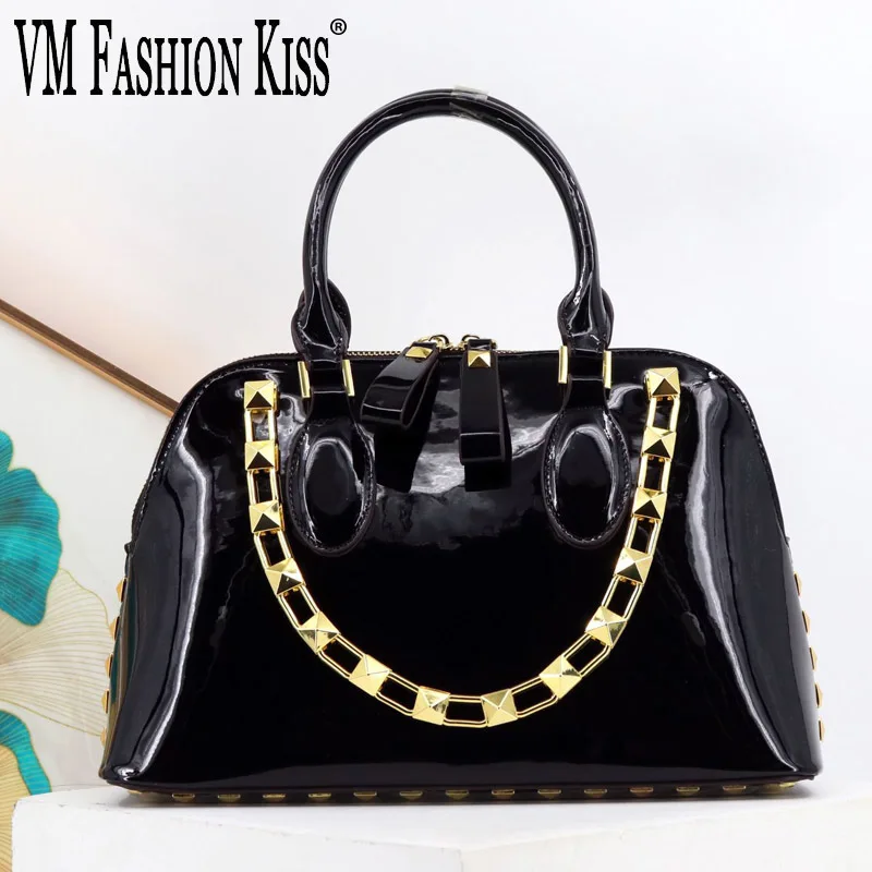 

VM FASHION KISS 2024 New Patent Leather Women's Handbag Chain Shoulder Bag Rivet Crossbody Luxury Design Shell Bag Top Hand Bags