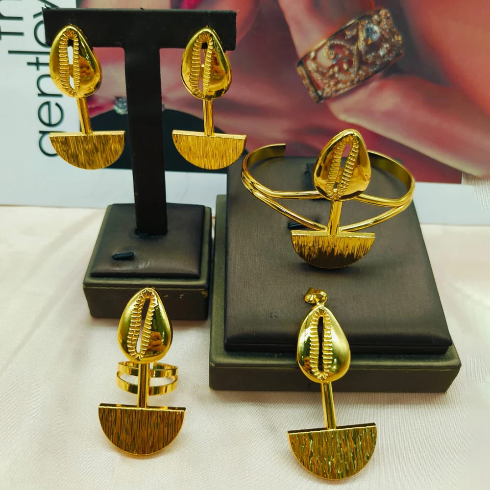 Dubai Earrings and Pendant Jewelry Set for Ladies 18k Gold Color Hand Bangle Ring 4Pcs Set African Earrings Jewelry Accessories
Dubai Earrings and Pendant Jewelry Set for Ladies 18k Gold Color Hand Bangle Ring 4Pcs Set African Earrings Jewelry Accessories