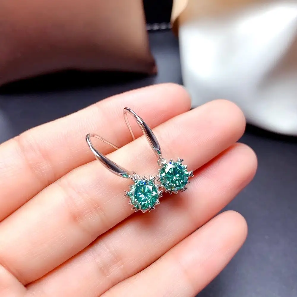 925 Silver Round Brilliant Cut 1ct D Color Green Moissanite Snowflake Drop Earrings Real Diamond Test Past Gemstone Earrings 
925 Silver Round Brilliant Cut 1ct D Color Green Moissanite Snowflake Drop Earrings Real Diamond Test Past Gemstone Earrings