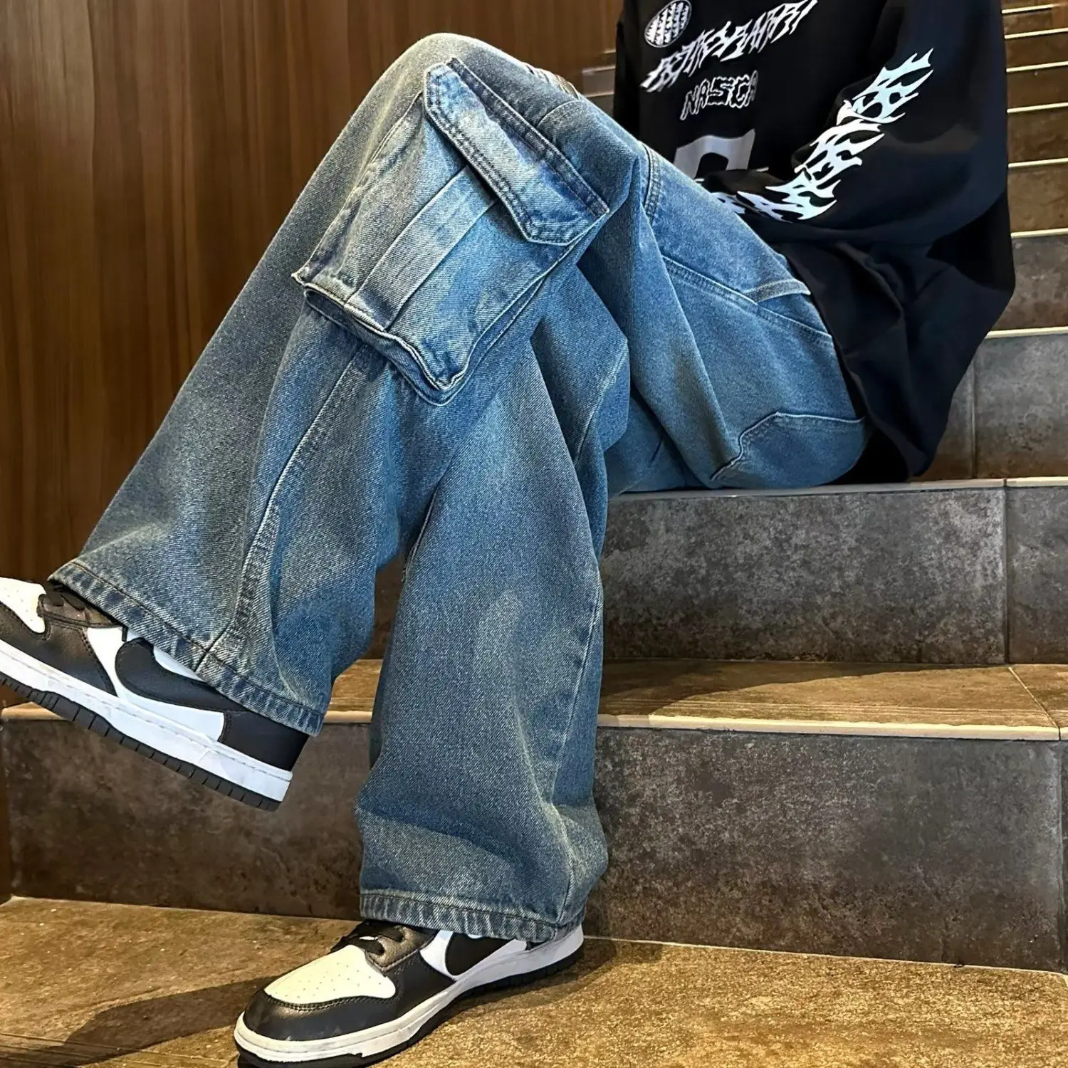 American retro hip-hop men and women personality straight leg multi pocket jeans trendy loose work casual wide leg pants y2k
American retro hip-hop men and women personality straight leg multi pocket jeans trendy loose work casual wide leg pants y2k
