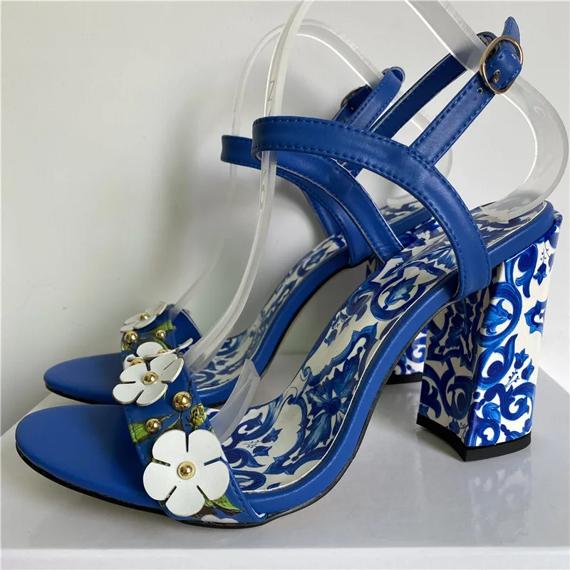 Blue and White Porcelain Sandals for Women Luxurious Flower High Heels Round Toe Sheepskin Chunky Heel Sandals Party Shoes
Blue and White Porcelain Sandals for Women Luxurious Flower High Heels Round Toe Sheepskin Chunky Heel Sandals Party Shoes