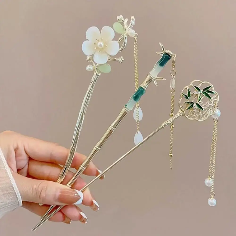 

Glowing Lotus Lantern Hairpin for Women Ancient Style Palace Lantern Hair Stick New Chinese Style Flower Tassel Hair Insert