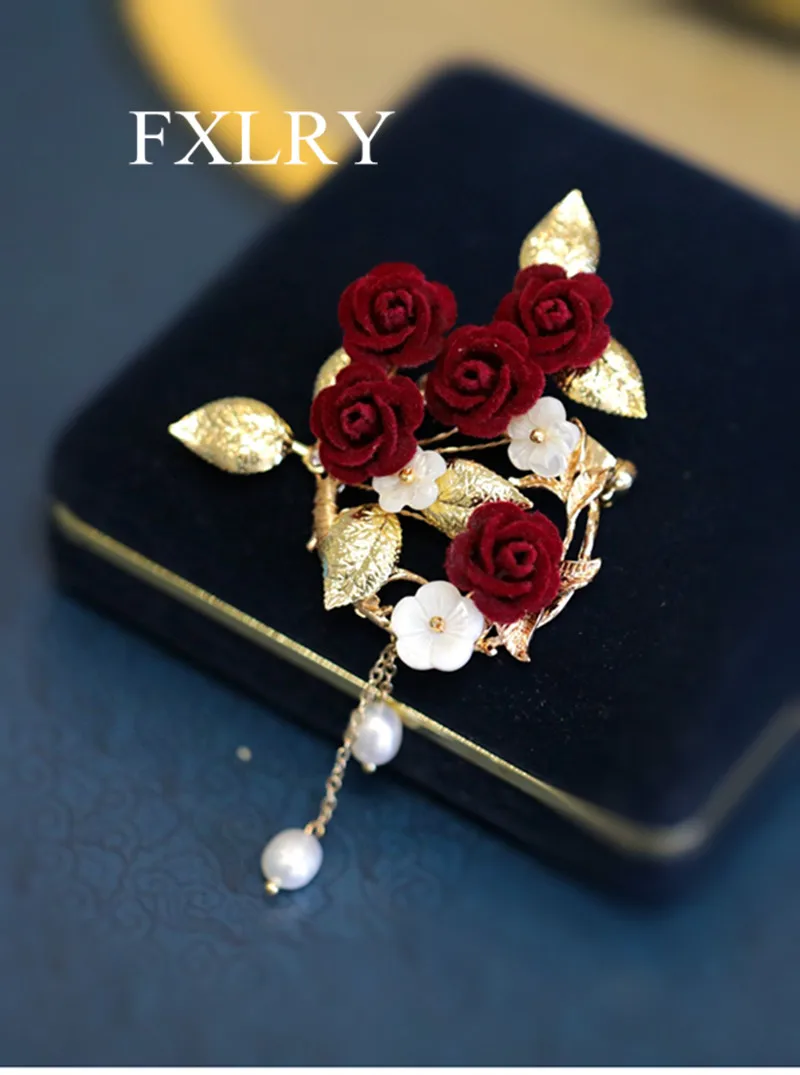 

FXLRY High-end Original Handmade Vintage Pearl Brooch Autumn Winter Camellia Corsage Red Coat Cardigan Pin Decorative Button Acc