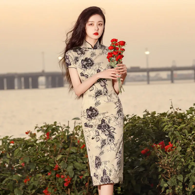 Chinese Style Dress Long Women Elegant Qipao Cheongsam Traditional Chinese Qi Pao Slim Bodycon Sexy Summer Party Performance
Chinese Style Dress Long Women Elegant Qipao Cheongsam Traditional Chinese Qi Pao Slim Bodycon Sexy Summer Party Performance