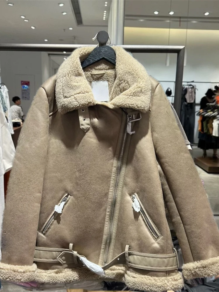 FTLZZ New Autumn Winter High Street Faux Leather Lamb Fur Jacket with Belt Women Fashion Vintage Thick Warm Moto Biker Pu Coat
FTLZZ New Autumn Winter High Street Faux Leather Lamb Fur Jacket with Belt Women Fashion Vintage Thick Warm Moto Biker Pu Coat
