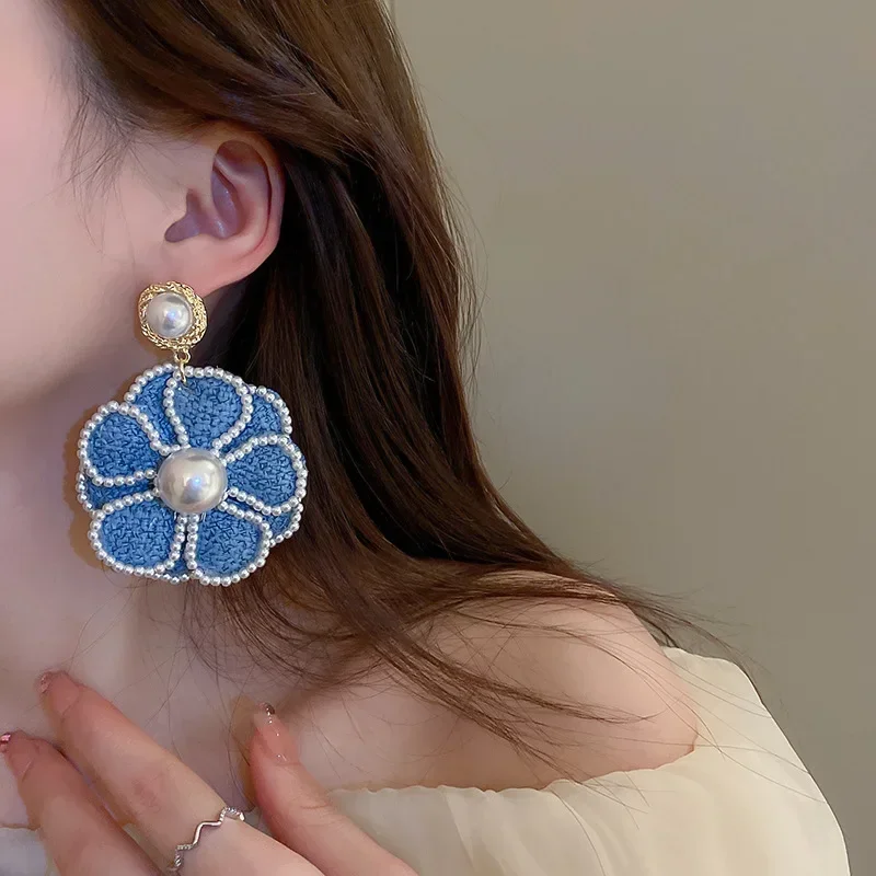 Pearl Blue Rose Flower Earrings For Women Unique Earrings 2023 New Fashion Denim Exaggerated Dangle Earrings Gift Jewelry
Pearl Blue Rose Flower Earrings For Women Unique Earrings 2023 New Fashion Denim Exaggerated Dangle Earrings Gift Jewelry