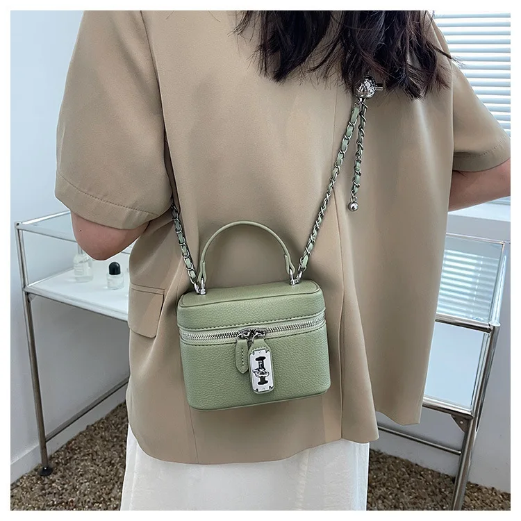 Women's Bags Spring/Summer Fashion One-shoulder Cross-body Small Square Bag Personalized Lock Texture Tote Square Box Chain Bag
Women's Bags Spring/Summer Fashion One-shoulder Cross-body Small Square Bag Personalized Lock Texture Tote Square Box Chain Bag