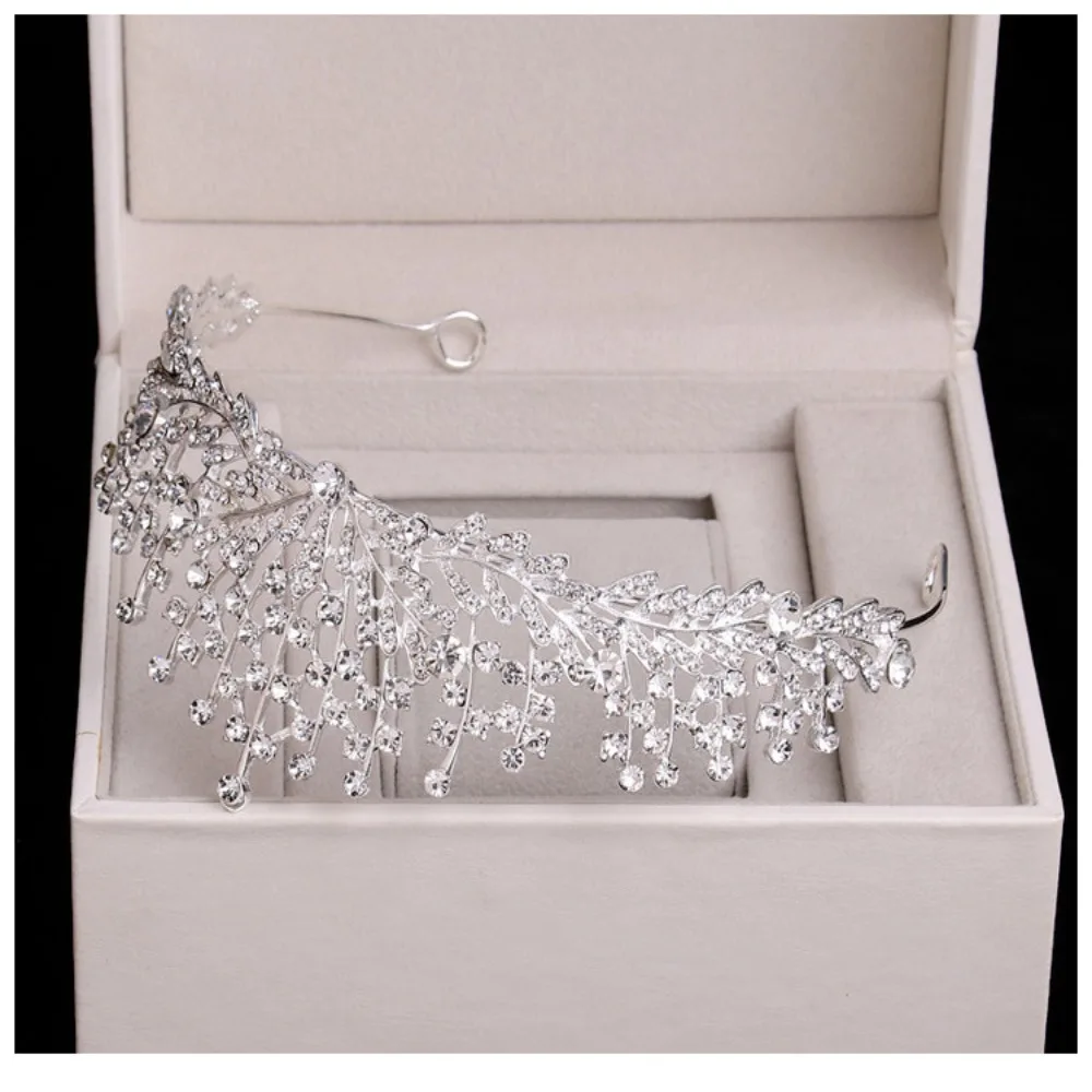 Creative Vintage Queen Wedding Temperament Princess Crystal Crown Rhinestone Tiara Bride Crown Hair Accessories
Creative Vintage Queen Wedding Temperament Princess Crystal Crown Rhinestone Tiara Bride Crown Hair Accessories