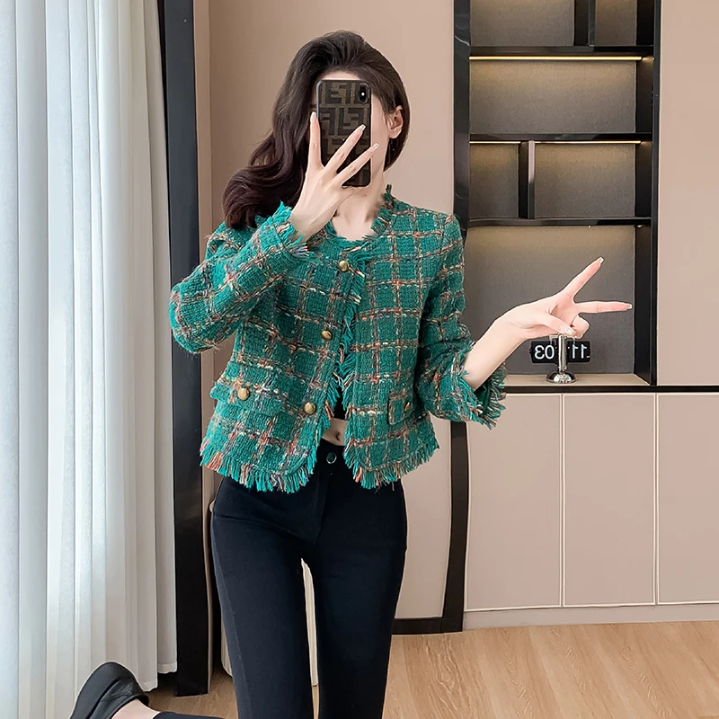 Vintage France Green Plaid Tweed Short Coat High Quality Autumn Women O Neck Single Breasted Tassel Woolen Chic Jacket Outwear
Vintage France Green Plaid Tweed Short Coat High Quality Autumn Women O Neck Single Breasted Tassel Woolen Chic Jacket Outwear