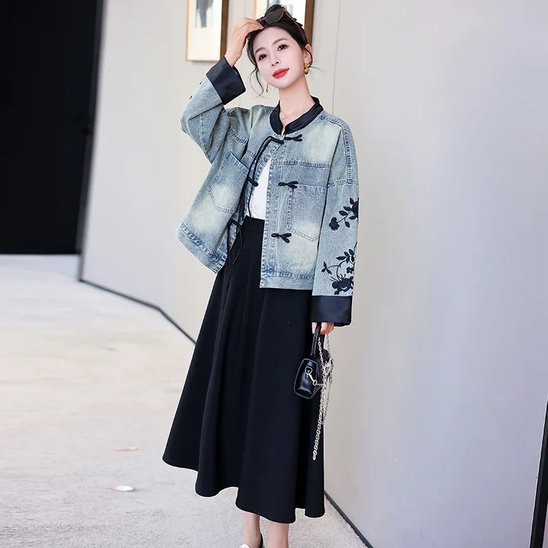 

New Chinese Style Women's Denim Coat 2024 Fashion Splicing Disk Buckle Jean Coat Long-sleeved Round Neck Loose Denim Tops Jacket