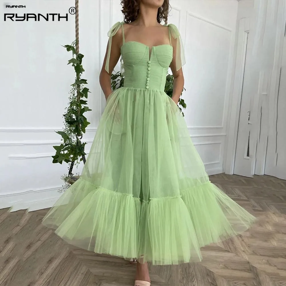 Light green tulle ball dress with rural style pocket Sweetheart A-line backless evening gown knee length gown De Soir é e
Light green tulle ball dress with rural style pocket Sweetheart A-line backless evening gown knee length gown De Soir é e