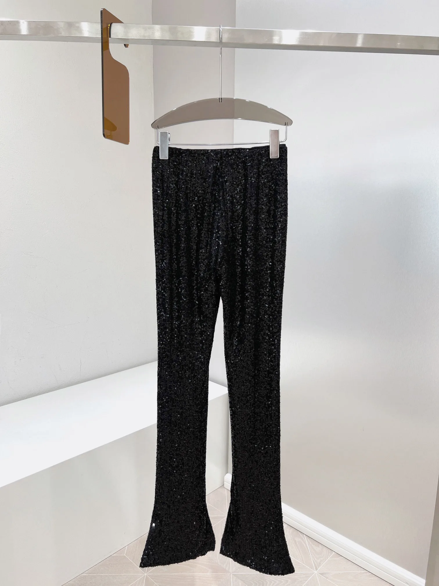 New women's clothing for spring and summer 2023 Fashion Black Paillette Flared Pants 0430
New women's clothing for spring and summer 2023 Fashion Black Paillette Flared Pants 0430