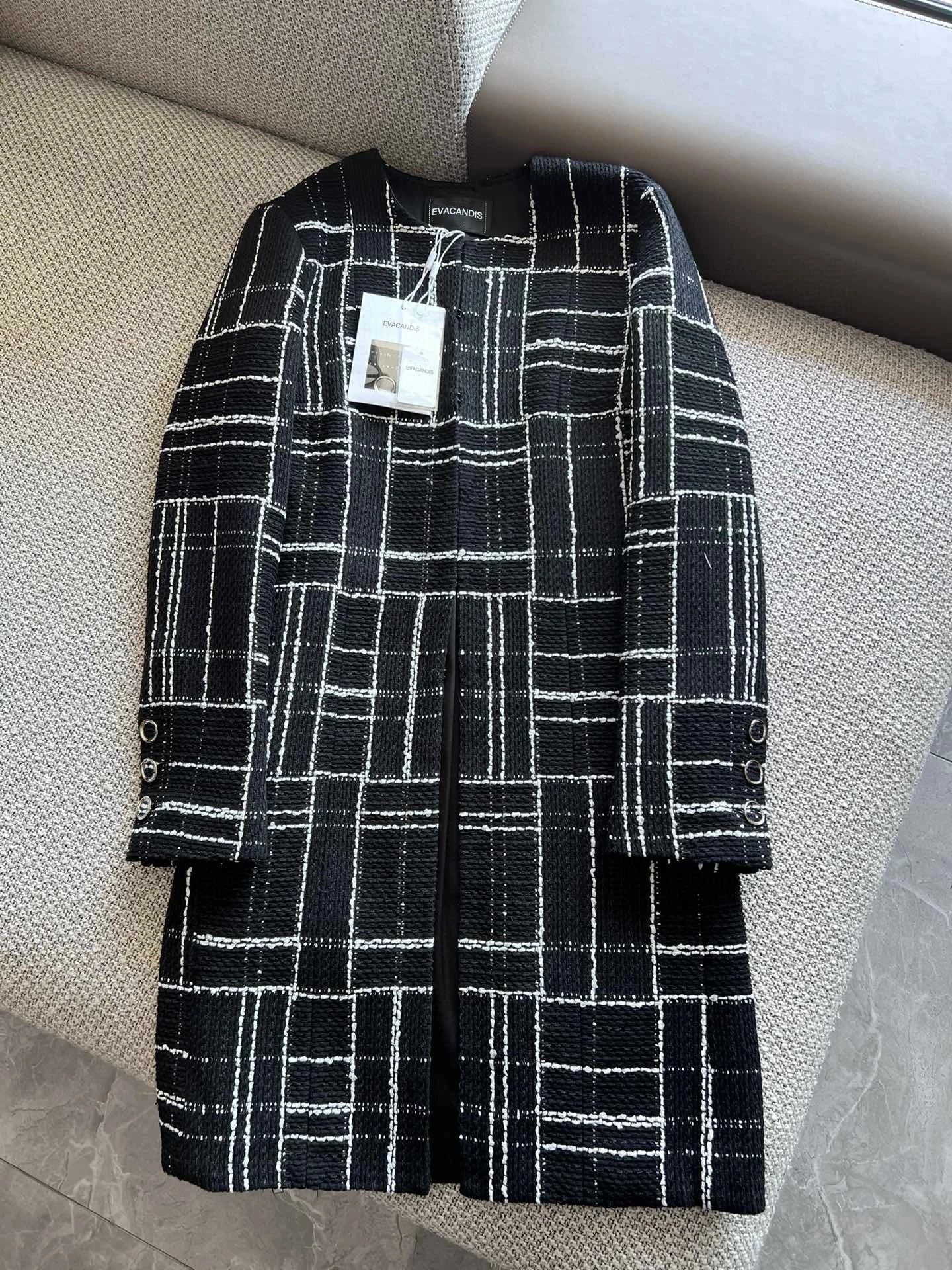 EVACANDIS High Quality Women Black White Hit Color Midi Blazer Coat Tweed Vintage Elegant Chic Office Lady Luxury Outwear
EVACANDIS High Quality Women Black White Hit Color Midi Blazer Coat Tweed Vintage Elegant Chic Office Lady Luxury Outwear