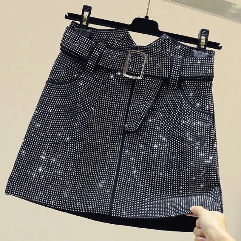 2023 Spring Autumn High Waist Slimming Exquisite Rhinestone A- Line Mini Skirt Women Hip Black Nightclub Shinning Sexy Skirt
2023 Spring Autumn High Waist Slimming Exquisite Rhinestone A- Line Mini Skirt Women Hip Black Nightclub Shinning Sexy Skirt