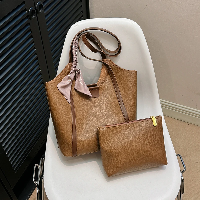 Hot Selling 2024 New Contrasting Scarf Tote Bag with Large Capacity Shoulder Bag Mother Child Package Sac À Provisions
Hot Selling 2024 New Contrasting Scarf Tote Bag with Large Capacity Shoulder Bag Mother Child Package Sac À Provisions