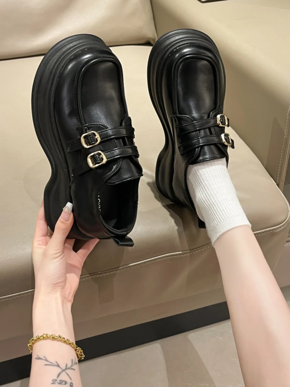 British Style Casual Woman Shoe Round Toe Oxfords Loafers With Fur Autumn Shallow Mouth Clogs Platform Female Footwear Preppy Le
British Style Casual Woman Shoe Round Toe Oxfords Loafers With Fur Autumn Shallow Mouth Clogs Platform Female Footwear Preppy Le