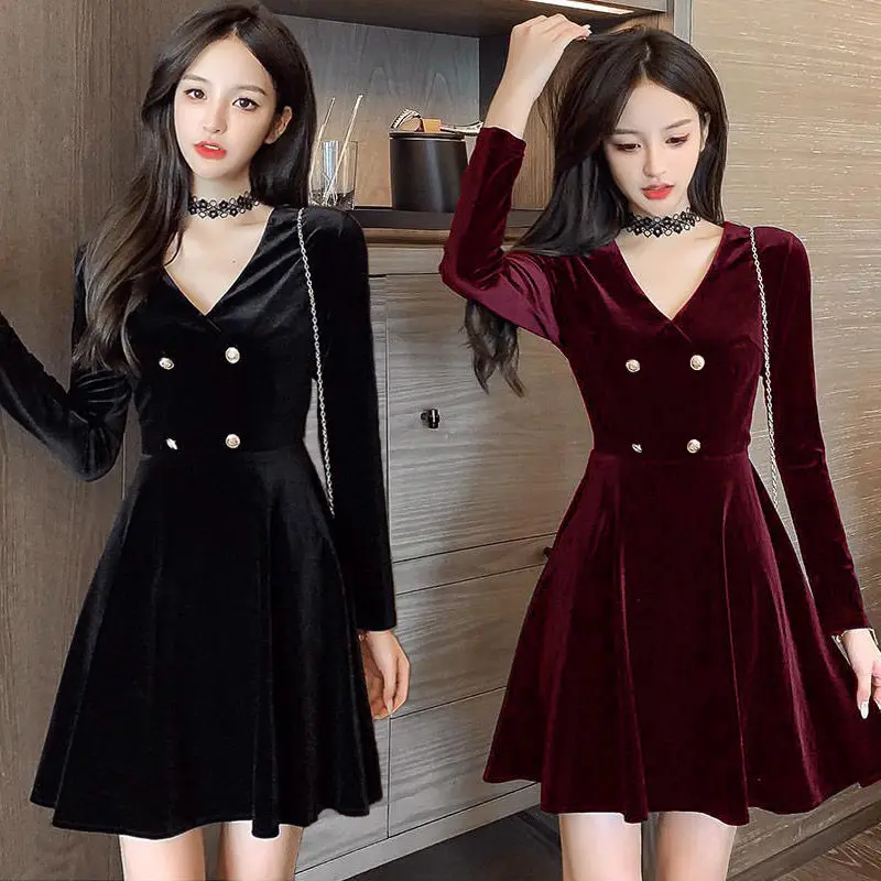 Winter V-neck Long Sleeve Dresses for Women Sexy Slim Fit Black Velvet Dress Women's Pullover Button Knee Length A-LINE Dresses
Winter V-neck Long Sleeve Dresses for Women Sexy Slim Fit Black Velvet Dress Women's Pullover Button Knee Length A-LINE Dresses