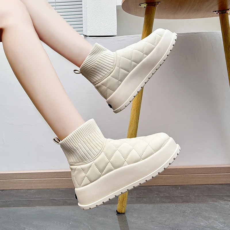 Fashion Snow Boots for Women New Winter Warm Women's Ankle Boots Plush Platform Lightweight Wear-resistant Outdoor Cotton Shoes
Fashion Snow Boots for Women New Winter Warm Women's Ankle Boots Plush Platform Lightweight Wear-resistant Outdoor Cotton Shoes
