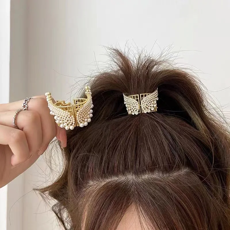 2023 New Angel Wings High Ponytail Grip Clip Korea Rhinestone Pearl Metal Hair Clip Hair Fixing Tools Girls Hair Ornaments
2023 New Angel Wings High Ponytail Grip Clip Korea Rhinestone Pearl Metal Hair Clip Hair Fixing Tools Girls Hair Ornaments