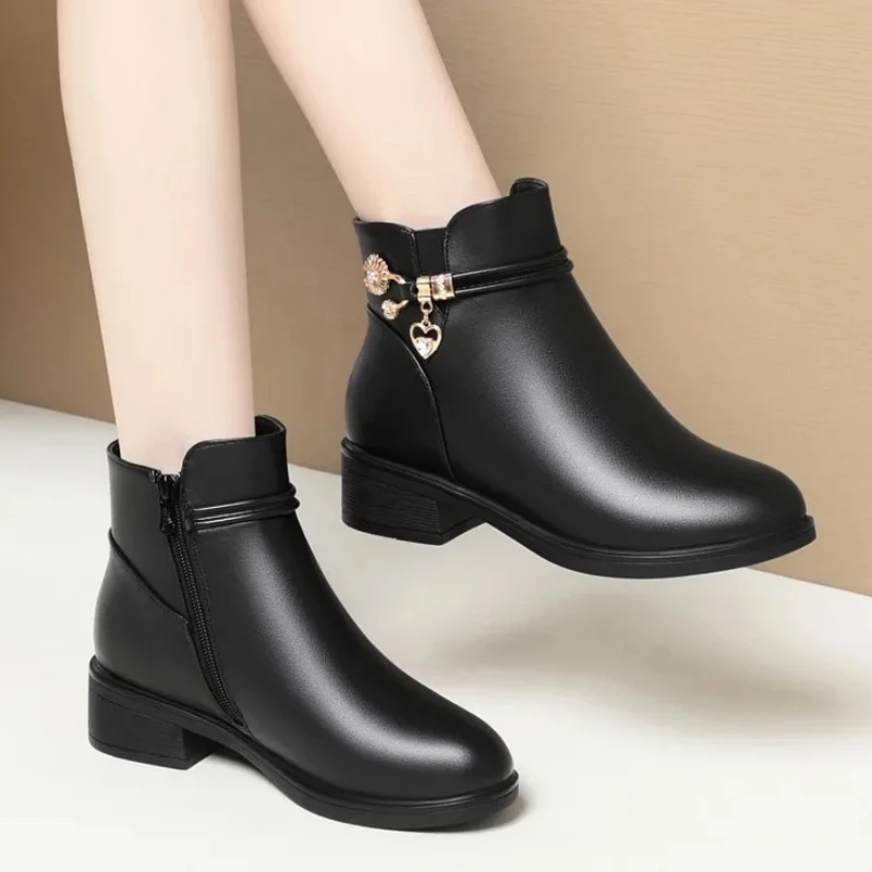 

4cm Plus Size 35-43 Comfortable Med Square Heels Soft Leather Shoes with Fur Winter 2024 Thick Bottom Snow Plush Ankle Boots Mom