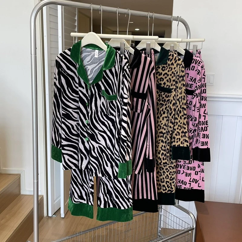 Leopard Printed Pijama Women Sleepwear Gold Velvet Long Sleeve Pants Pajama Set Soft Comfortable to Wear Home Pyjama
Leopard Printed Pijama Women Sleepwear Gold Velvet Long Sleeve Pants Pajama Set Soft Comfortable to Wear Home Pyjama