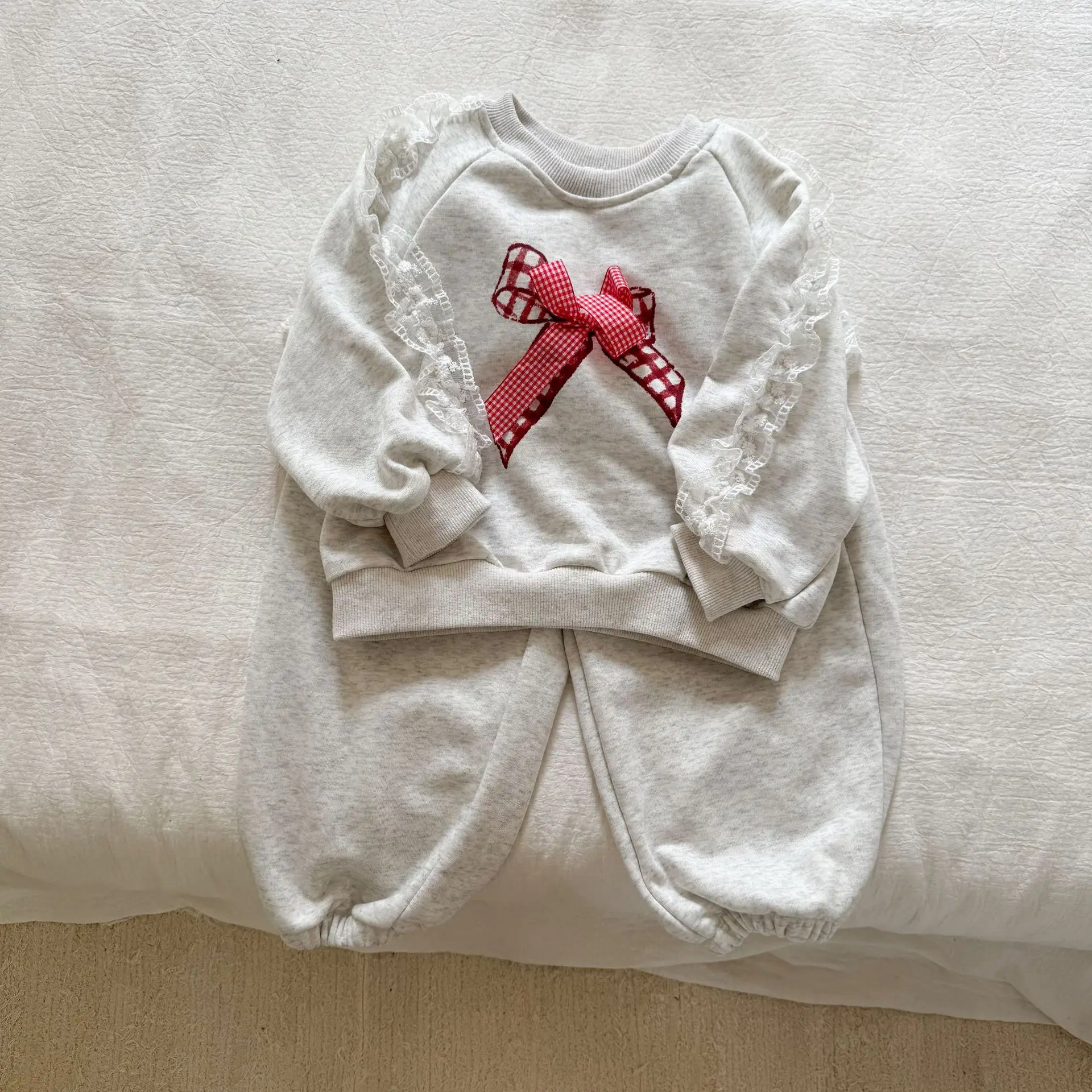 2025 Autumn New Children Long Sleeve Clothes Set Girls Lace Bow Sweatshirt + Sweat Pants 2pcs Suit Cotton Kids Casual Outfits 3 S31df90e3ede14c32bef3b1c54b9688aap