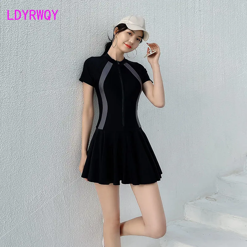 2022 New Hot Spring Swimsuit Women's Conservative One Piece Slim Cover the Beach Professional Holiday Swimsuit Bikini
2022 New Hot Spring Swimsuit Women's Conservative One Piece Slim Cover the Beach Professional Holiday Swimsuit Bikini